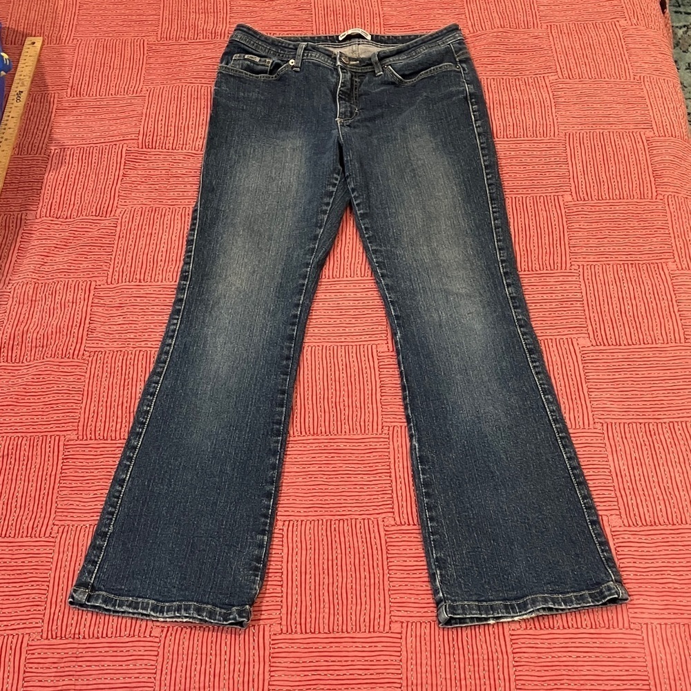 Lee women’s size 10 W32L31 rise 9.5” Dark Blue midrise Bootcut Jeans